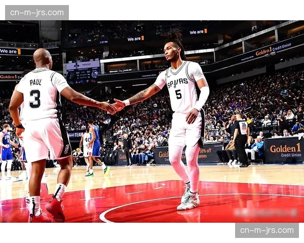 马刺卡斯尔髋部紧张连续缺阵 球队后场组织重任转移至琼斯肩上 马刺卡斯尔髋部紧张连续缺阵 球队后场组织重任转移至琼斯肩上